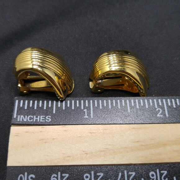 Kenneth Jay Lane Gold Plated Shell Clip On Earrings 1990s Vintage Jewelry KJL - Picture 7 of 10